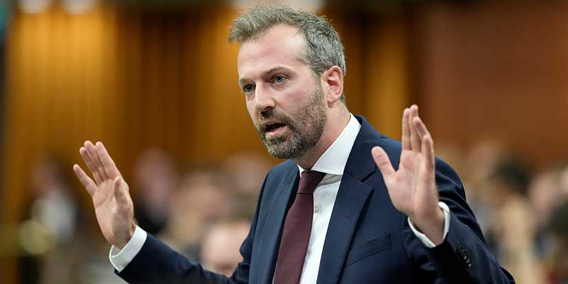 Canada Post set to reduce frequency of letter mail delivery: minister
